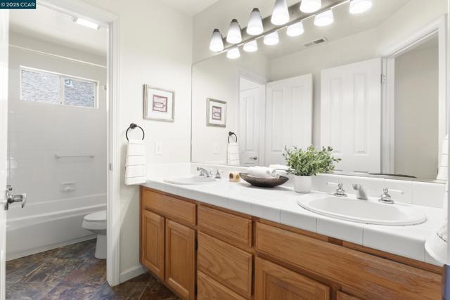 43 Patrick Way, Half Moon Bay CA: https://media.crmls.org/mediaz/560cc02e-2a0f-454b-be13-058a957a22a4.jpg