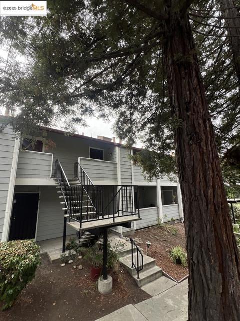 29626 Red Oak CT, Hayward CA: https://media.crmls.org/mediaz/560cfd27-2b8f-414d-9ef8-76637d26cbc5.jpg