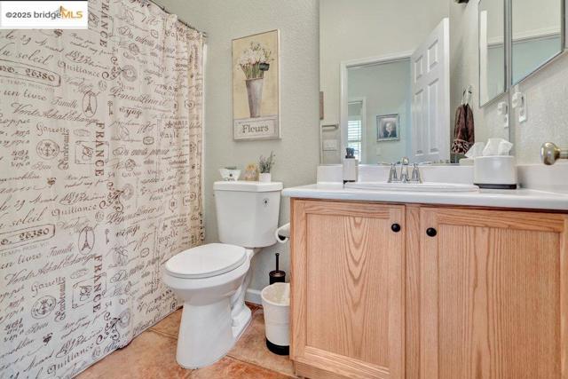 2981 Atherton Pl, Brentwood CA: https://media.crmls.org/mediaz/560d03d9-a06d-4208-a4ae-d3028d5db791.jpg