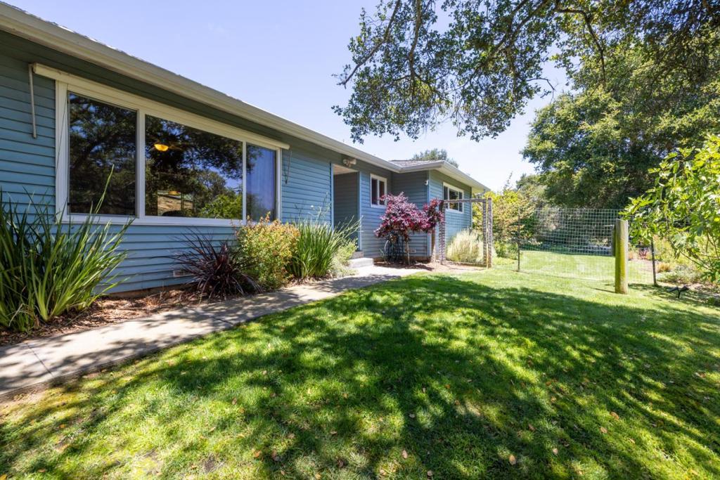 19060 Oak Heights Drive