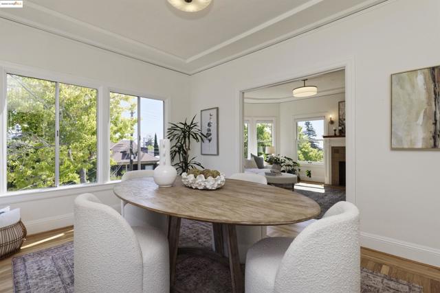 3945 Randolph Ave, Oakland CA: https://media.crmls.org/mediaz/560db3ce-2966-462d-a66c-d9a841ad89a0.jpg