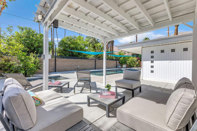 1075 E Sunny Dunes Road, Palm Springs, CA 92264