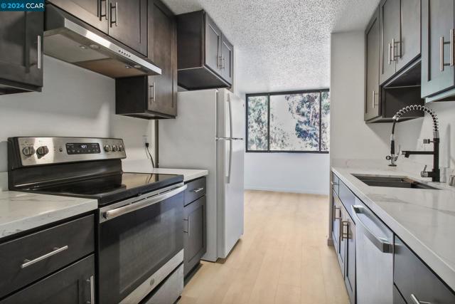 Image 8 of 36 For 555 Pierce St  840