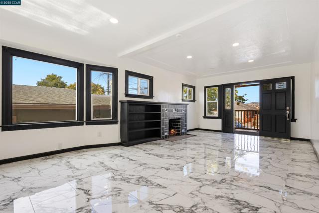 840 7th St, Richmond CA: https://media.crmls.org/mediaz/560e3302-ca6b-42ee-ae34-11fe44fd5bea.jpg