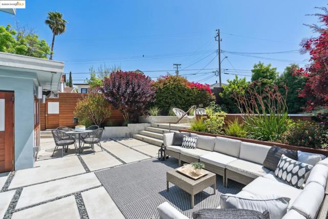 321 Glendale Ave., Oakland CA: https://media.crmls.org/mediaz/560e4ba2-eea9-45a6-bf72-9d53c1957300.jpg