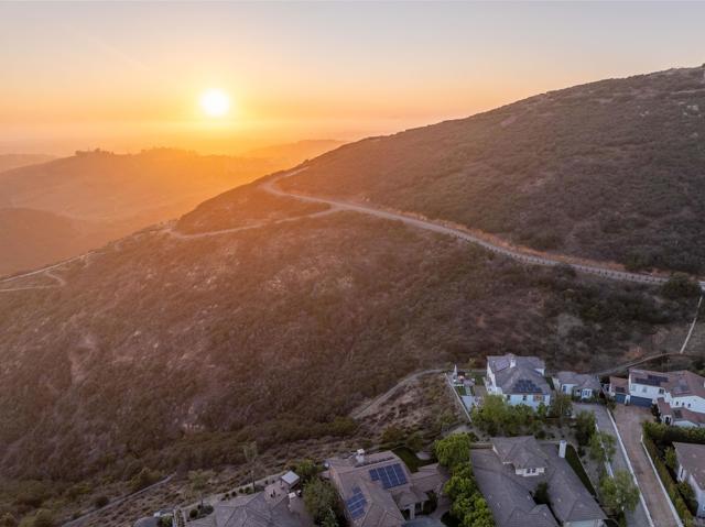 1432 Schoolhouse Way, San Marcos CA: https://media.crmls.org/mediaz/560e5066-4395-4eb8-a21a-34e434613d8b.jpg