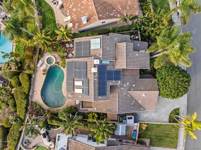 7215 Daffodil Pl, Carlsbad CA: https://media.crmls.org/mediaz/560e7bcf-b3c7-4f07-bd3c-5e77e4d6b843.jpg