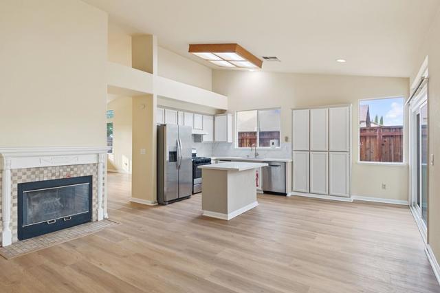 110 Walnut Meadows Court, Oakley CA: https://media.crmls.org/mediaz/560e914f-195e-4e7e-9e90-bb30477ef21d.jpg