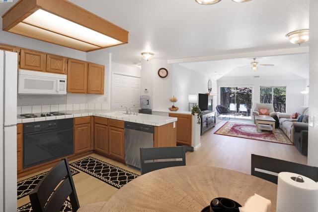 16935 Sugar Pine Dr, Morgan Hill CA: https://media.crmls.org/mediaz/560ea30c-f6a4-4b68-b9c0-fdb43ae1c0c2.jpg