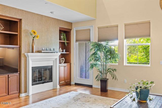 3004 Moonlight Park Avenue, Oxnard CA: https://media.crmls.org/mediaz/560ef035-8e4c-4403-ae94-a1f2c76e3ded.jpg