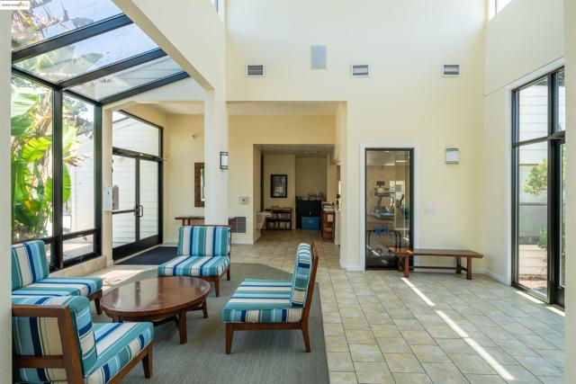 197 Lakeshore Ct, Richmond CA: https://media.crmls.org/mediaz/560f5737-b8cc-448d-b0e4-6536ba49e826.jpg