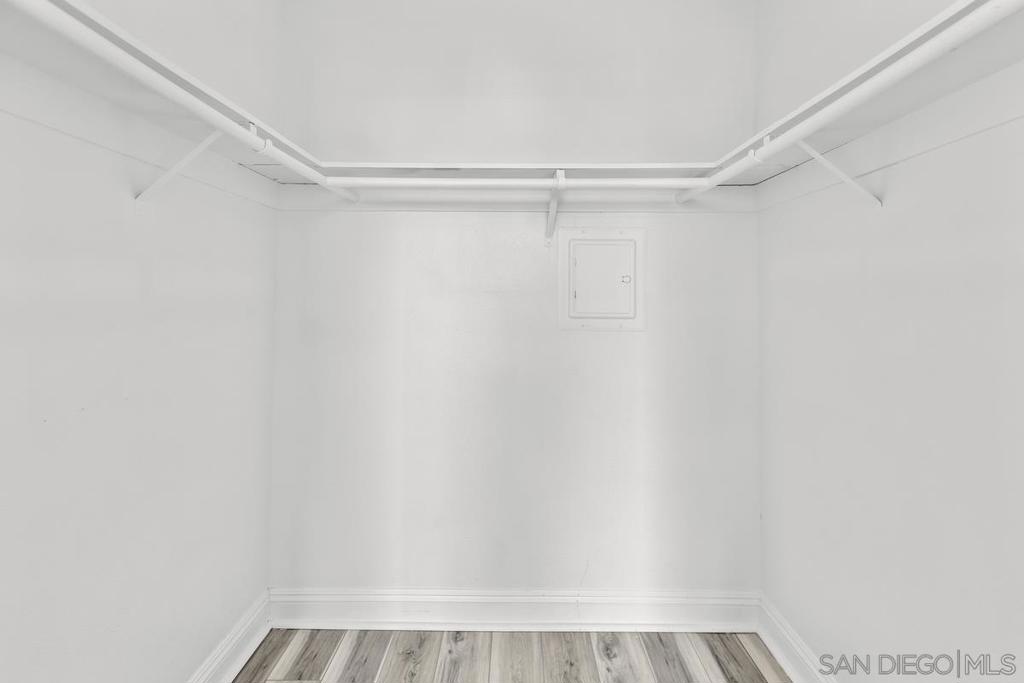 https://media.crmls.org/mediaz/560f7775-9346-416f-8f1e-738918909b6e.jpg?preset=X-Large