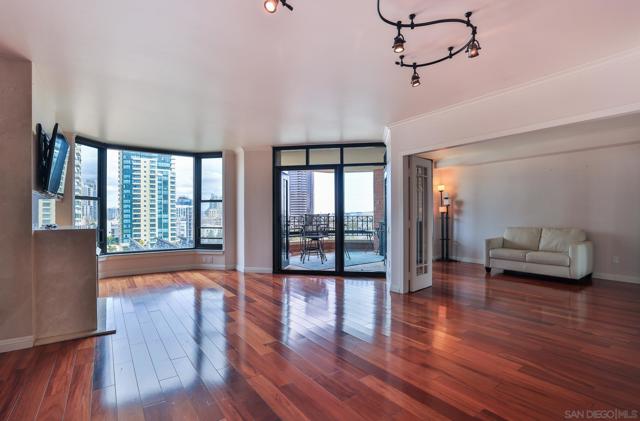 500 W Harbor Dr, San Diego CA: https://media.crmls.org/mediaz/560f8ec6-efed-40d2-bd33-24e074102b9c.jpg