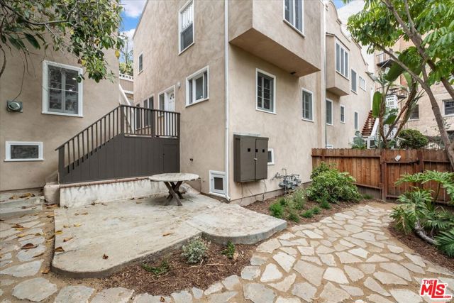 6612 Emmet Terrace, Los Angeles CA: https://media.crmls.org/mediaz/560fb4e7-561e-4571-afdf-090c3fbdbfe1.jpg