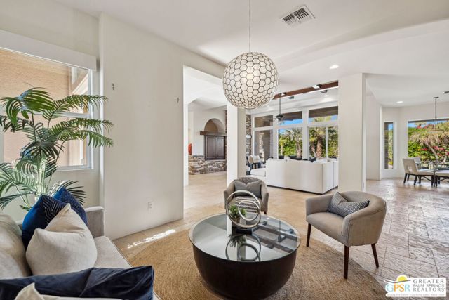 2 Varsity Circle, Rancho Mirage CA: https://media.crmls.org/mediaz/560ff807-71d8-4ddc-9470-ea94486690c8.jpg