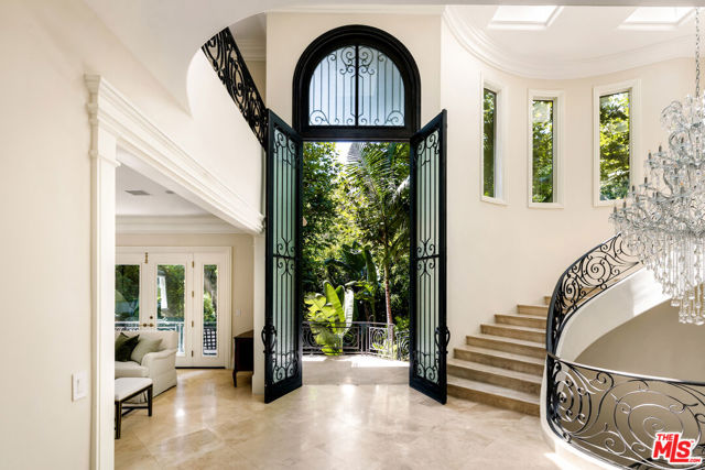 1350 Benedict Canyon Drive, Beverly Hills CA: https://media.crmls.org/mediaz/56100ace-2478-4f38-b1f9-f0940fae4de2.jpg