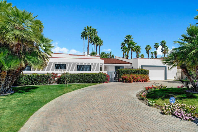 71138 Patricia Park Place, Rancho Mirage CA: https://media.crmls.org/mediaz/56101998-b67e-45d5-8a7b-ced409222baa.jpg
