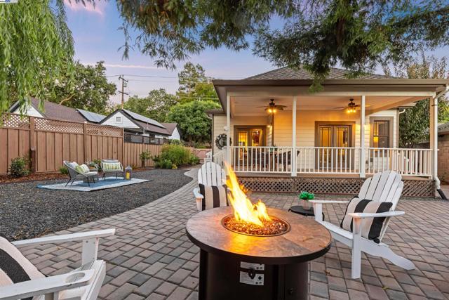 4463 Pleasanton Ave, Pleasanton CA: https://media.crmls.org/mediaz/561026d7-fe68-448c-989e-b84109a2cb66.jpg