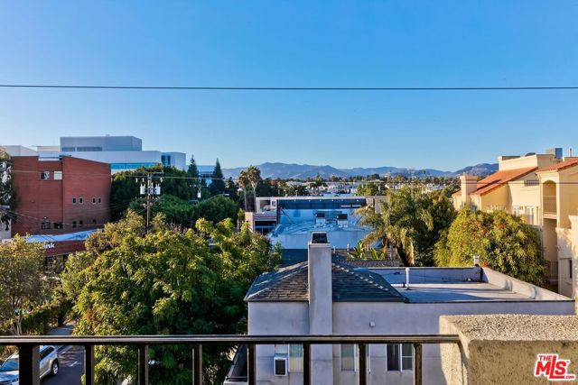 2308 Schader Drive, Santa Monica, California 90404, 2 Bedrooms Bedrooms, ,1 BathroomBathrooms,Condominium,For Sale,Schader,24458301