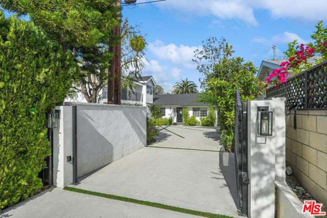5614 Ponce Avenue, Woodland Hills CA: https://media.crmls.org/mediaz/56103f30-d879-4150-9733-db1045e41917.jpg