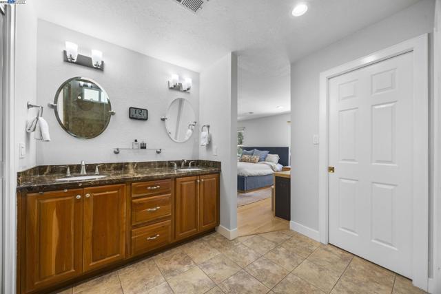 4149 Moselle Ct, Pleasanton CA: https://media.crmls.org/mediaz/56110f95-e37e-40f2-95e5-b06f51e25e79.jpg