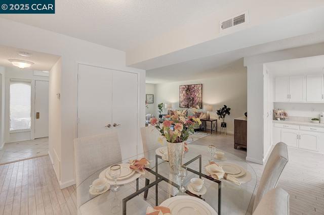 1517 Oakmont, Walnut Creek CA: https://media.crmls.org/mediaz/56113feb-2db4-4fc7-891c-e9dc66fbcbff.jpg