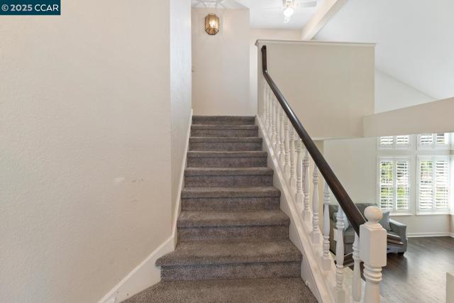 313 Willowwood Ct, Vacaville CA: https://media.crmls.org/mediaz/56119321-0ad5-4588-be9a-fe9640736435.jpg