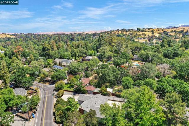 280 Sierra Dr, Walnut Creek CA: https://media.crmls.org/mediaz/5611a693-d66d-4bf5-af04-4742484b8a17.jpg