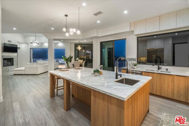 5675 Calpine Drive, Malibu CA: https://media.crmls.org/mediaz/5611d6cf-3c1b-4c5d-8d0c-36d218b4f3ca.jpg