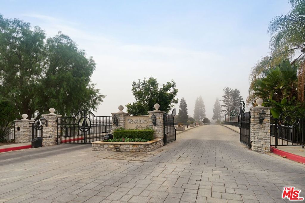 https://media.crmls.org/mediaz/56120074-4987-4da4-8e47-5cda39648501.jpg?preset=X-Large