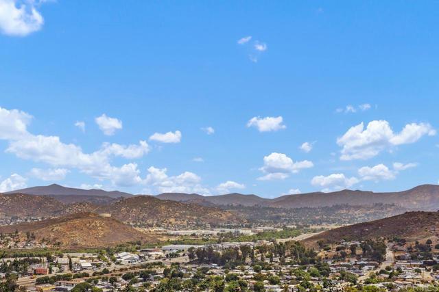 1605 Calabria Street, Santee CA: https://media.crmls.org/mediaz/56121719-3b2f-4a21-a44b-564e4dd511b5.jpg