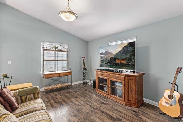 Detail Gallery Image 10 of 39 For 2280 E Valley Pkwy #4,  Escondido,  CA 92027 - 2 Beds | 2 Baths