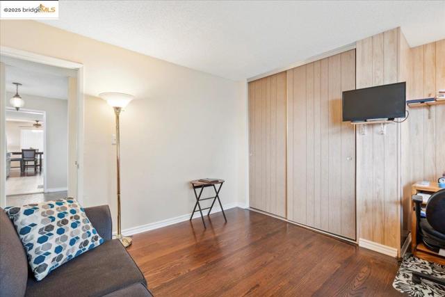 11772 Cranford Way, Oakland CA: https://media.crmls.org/mediaz/5612a011-5ced-41dc-b4b5-3a51c684b162.jpg