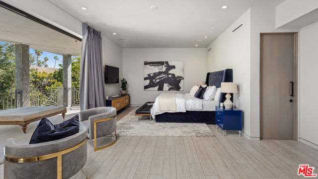 1724 N Sierra Bonita Avenue, Los Angeles CA: https://media.crmls.org/mediaz/5612c339-910f-4187-8ee5-3ce2a29da0a9.jpg