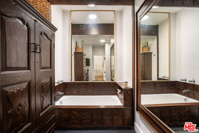 1647 N Beverly Glen Boulevard, Los Angeles CA: https://media.crmls.org/mediaz/561309ac-a0d7-4ce5-9879-f97c100dd5f8.jpg