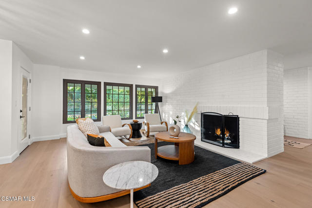 31652 Blue Meadow Lane, Westlake Village CA: https://media.crmls.org/mediaz/561314a8-033c-4d58-8a6e-1588d3047d59.jpg