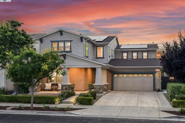 2305 Augusta Ave, Tracy CA: https://media.crmls.org/mediaz/56136094-33e4-46f8-b648-721c2f03b09c.jpg