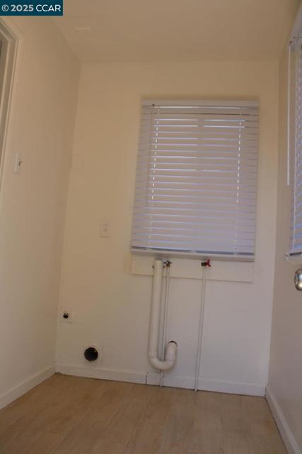 835 33Rd St, Richmond CA: https://media.crmls.org/mediaz/56138424-f0b3-434f-a59e-644fe3ef834e.jpg