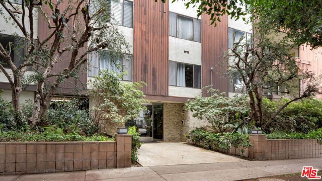1434 Greenfield Avenue, Los Angeles CA: https://media.crmls.org/mediaz/5613e29c-3aa2-4fd9-9fea-7009d09dba26.jpg