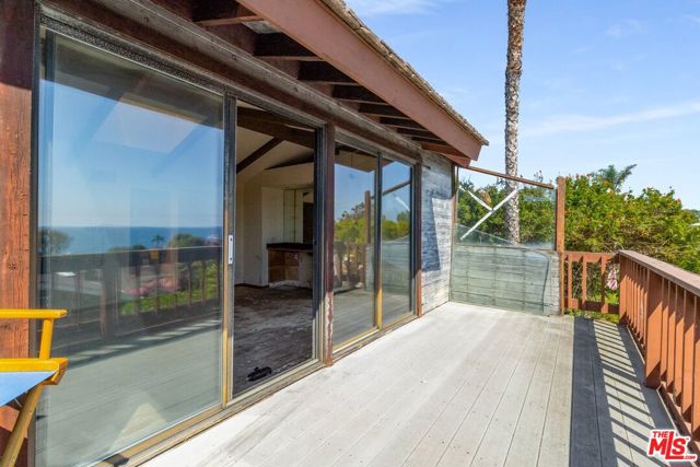 11 S Callecita, Laguna Beach CA: https://media.crmls.org/mediaz/561522d8-2f65-4069-b187-50b0b87bbcba.jpg