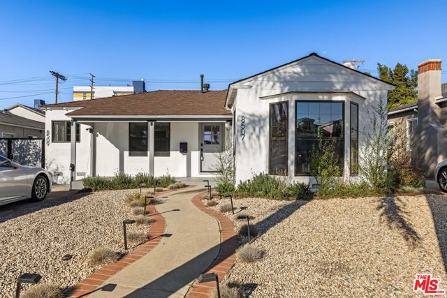 8507 Naylor Avenue, Los Angeles CA: https://media.crmls.org/mediaz/56153369-a5c1-4d92-bab7-e840a4828456.jpg