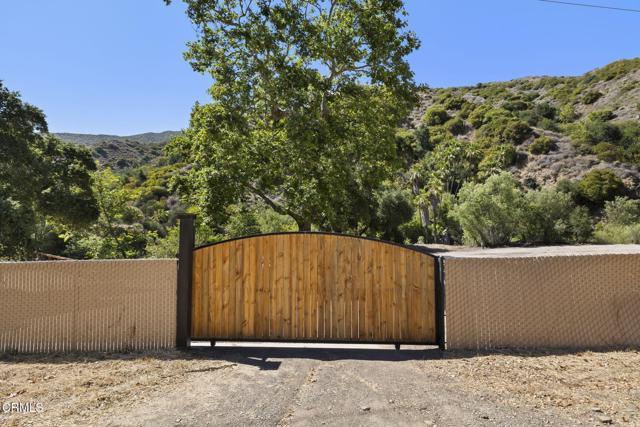 16825 Maricopa Highway, Ojai CA: https://media.crmls.org/mediaz/5616b62d-a279-4cc2-a06d-151cb687b742.jpg