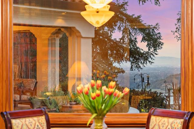 21106 Brush Road, Los Gatos CA: https://media.crmls.org/mediaz/561726cd-98bf-48e7-81fe-02e56f965667.jpg