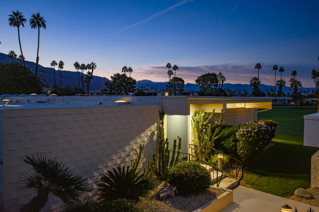399 Desert Lakes Drive, Palm Springs CA: https://media.crmls.org/mediaz/5617849f-2949-4b6b-bd2d-faab95241504.jpg