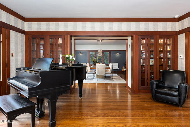 Detail Gallery Image 5 of 23 For 1344 Hillcrest Ave, Pasadena,  CA 91106 - 5 Beds | 4/1 Baths