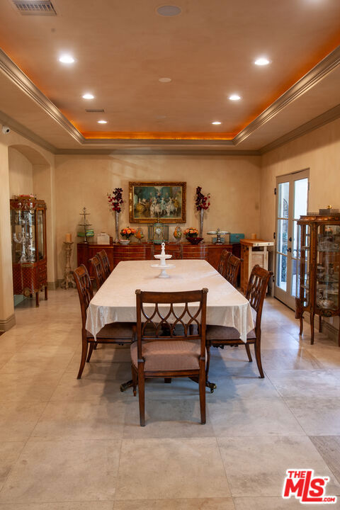 3501 Caribeth Drive, Encino CA: https://media.crmls.org/mediaz/5617a92a-d155-43f3-9fbe-31845838a33c.jpg