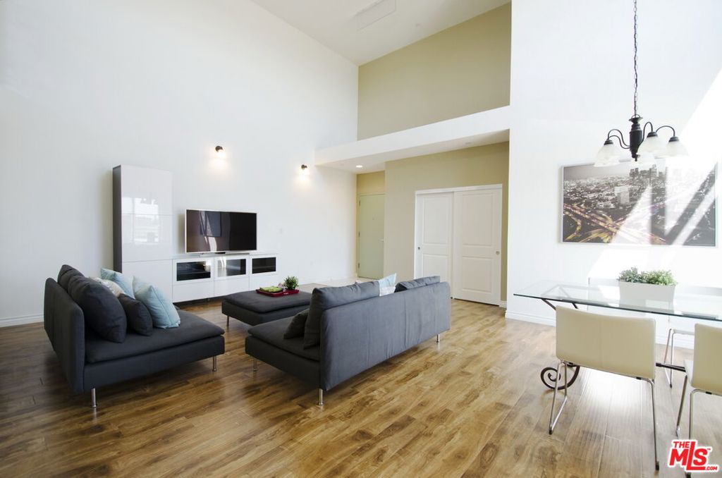 546 N Oxford Avenue #212