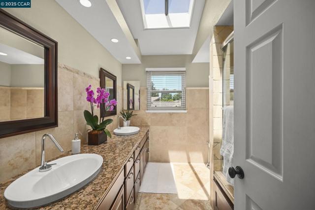 635 Canyon Crest Rd. E., San Ramon CA: https://media.crmls.org/mediaz/561816f9-6a71-4375-b9b7-78fb75cf7326.jpg