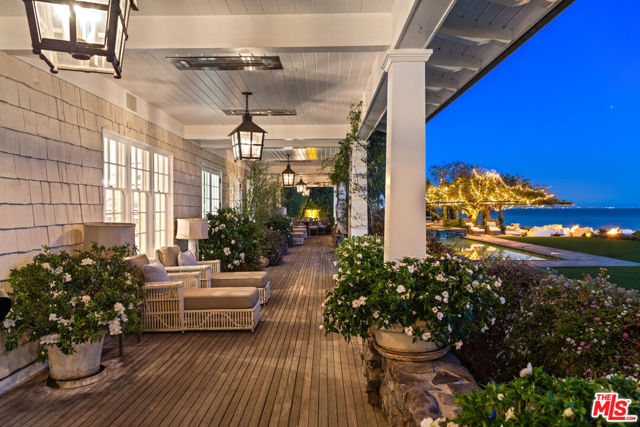 27540 Pacific Coast Highway, Malibu CA: https://media.crmls.org/mediaz/56186563-e562-4fa8-995d-8ec6d99ef3ca.jpg