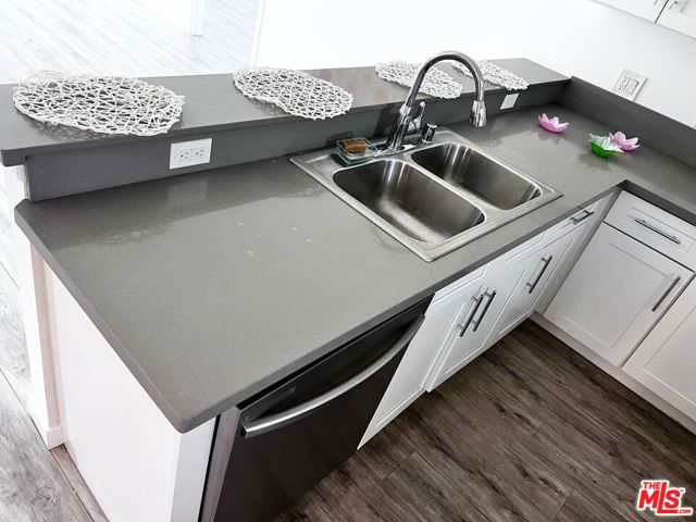 1229 S Kingsley Drive, Los Angeles CA: https://media.crmls.org/mediaz/5618b317-2e9e-4d48-ac07-e159251f9ac8.jpg